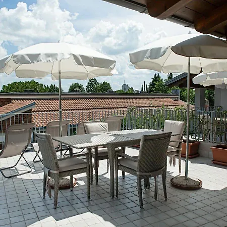 Rosselli Apartman *